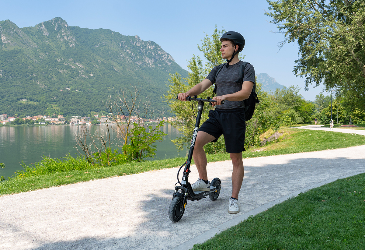 Απεικονίζεται το ηλεκτρικό πατίνι